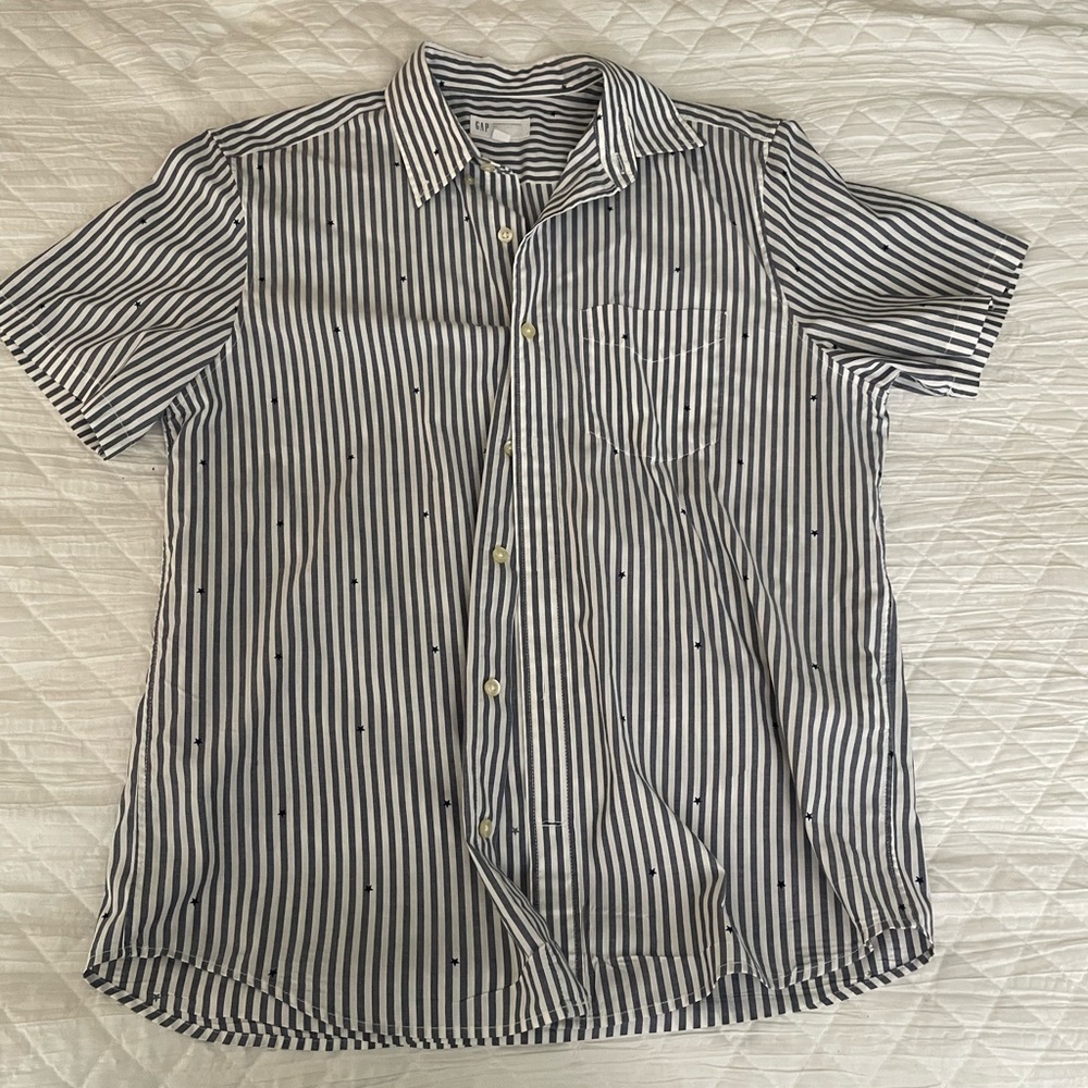 GAP Men’s Short Sleeve Blue/White Striped Button Down T Shirt - Large